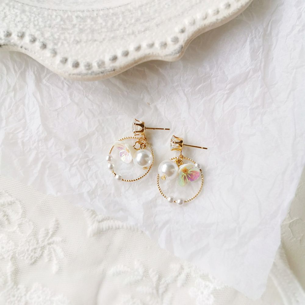 Needway  Vintage Women Dangle Earrings Elegant Fashion Jewelry Pearl Stud Earrings Hollow Sweet Korean Geometric Crystal For Women Shell Flowers/Multicolor