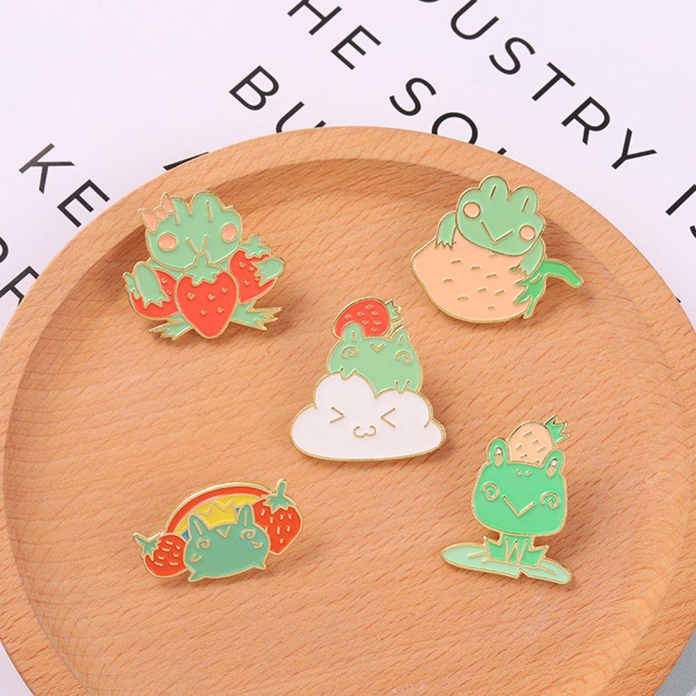 R-bunga Enamel Pin Lucu Makan Strawberry Kodok Kartun Lencana