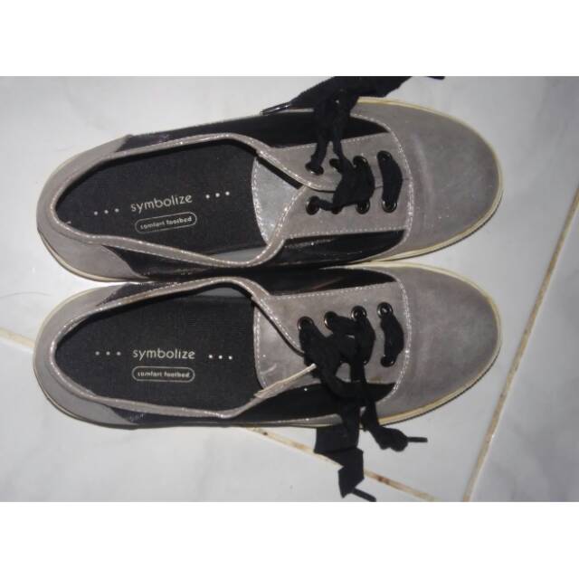 (bekas) sepatu symbolize silver uk.36 besar