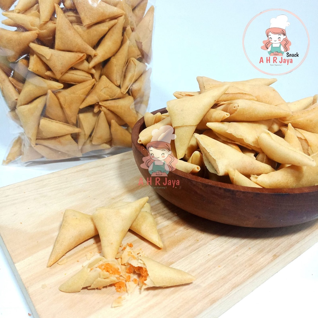 

KUE SAMOSA ABON AYAM 500gr / SAMOSA SEGITIGA / SAMOSA ISI ABON AYAM PEDAS / SARIKAYA KILOAN