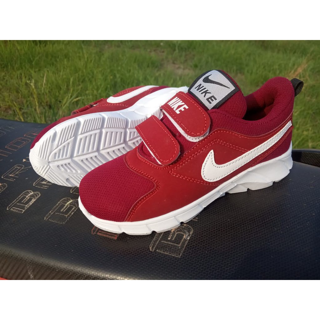  SEPATU  SNEAKERS NIKE ANAK  PEREMPUAN  USIA  1 7 TAHUN  SEPATU  