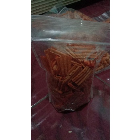 

keripik kentang rasa balado 200gr