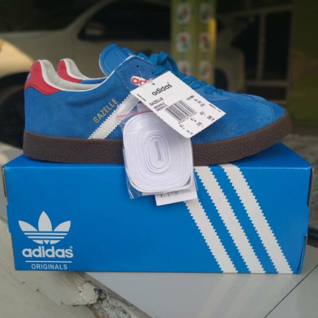 sepatu adidas gt manchester