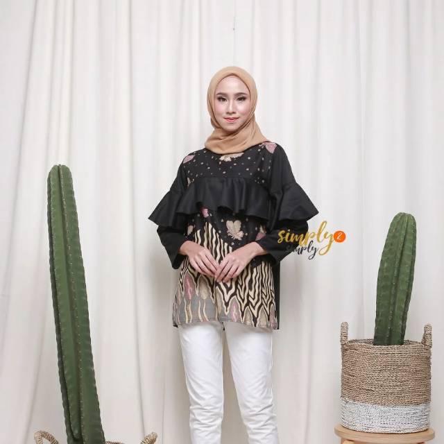 RUFFLE TOP BLACK

Simply2simply