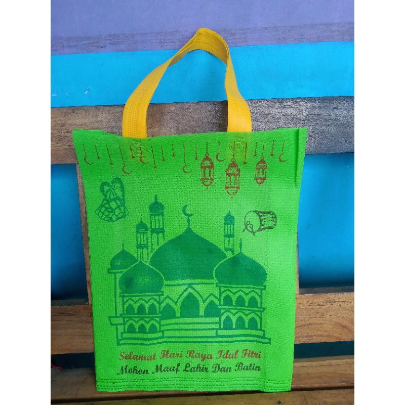 

Tas Lebaran Idul Fitri Tas Bingkisan Idul Fitri Goody Bag bahan Spounbond 30cmx40cm