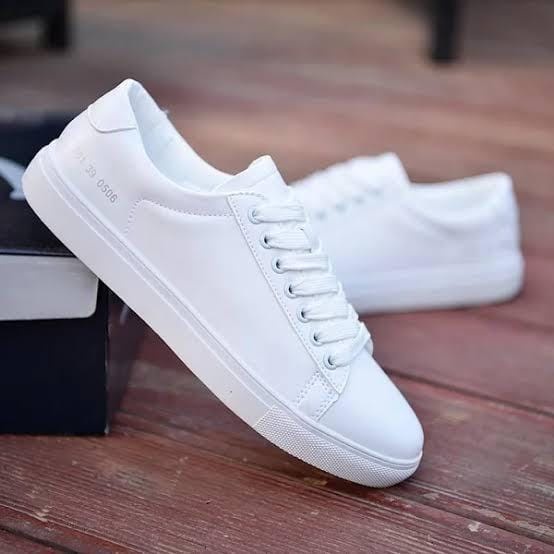 Sepatu putih  polos pria
