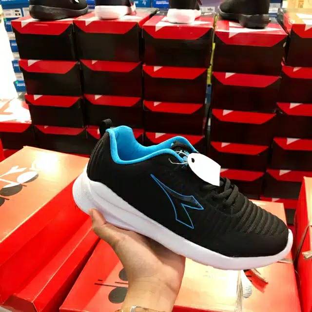 SEPATU RUNNING WANITA DIADORA RENALDY BLACK BLUE ,ORIGINAL STORE