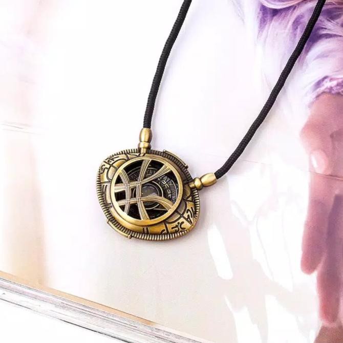 Bisa Cod - Doctor Dr Strange Glow Dark Kalung Eye Agamotto Cosplay Avengers Kode 280