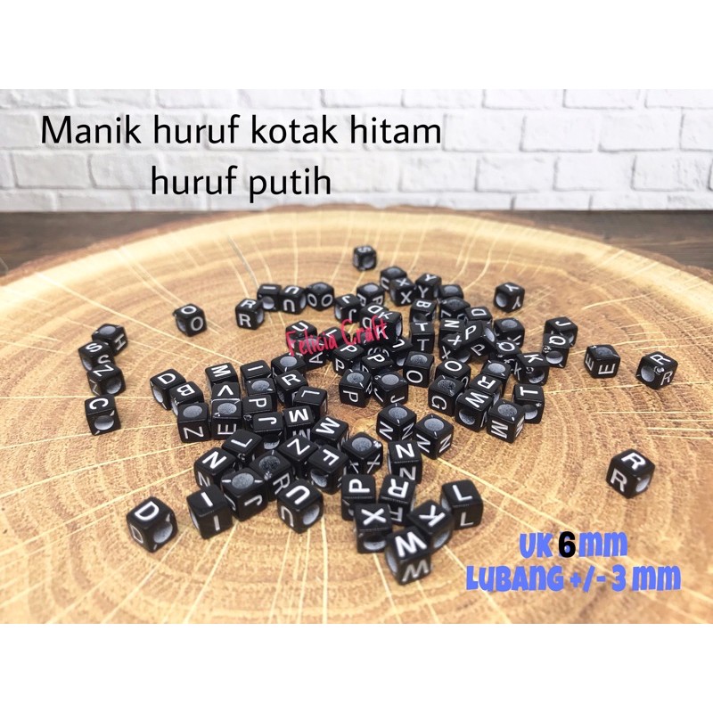 20gram [+/- 120pcs] Manik huruf Kotak HITAm huruf PUTIH