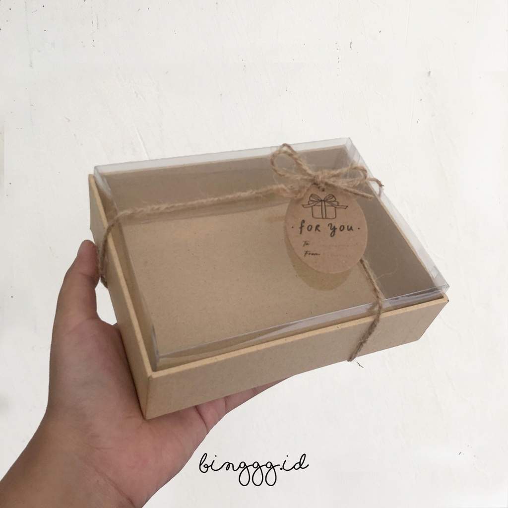 

[READY] Kotak Kado Hardbox Warna Cokelat dengan Tutup Mika Ukuran 15 X 11,5 X 5 Gratis Tali Rami dan Hangtag