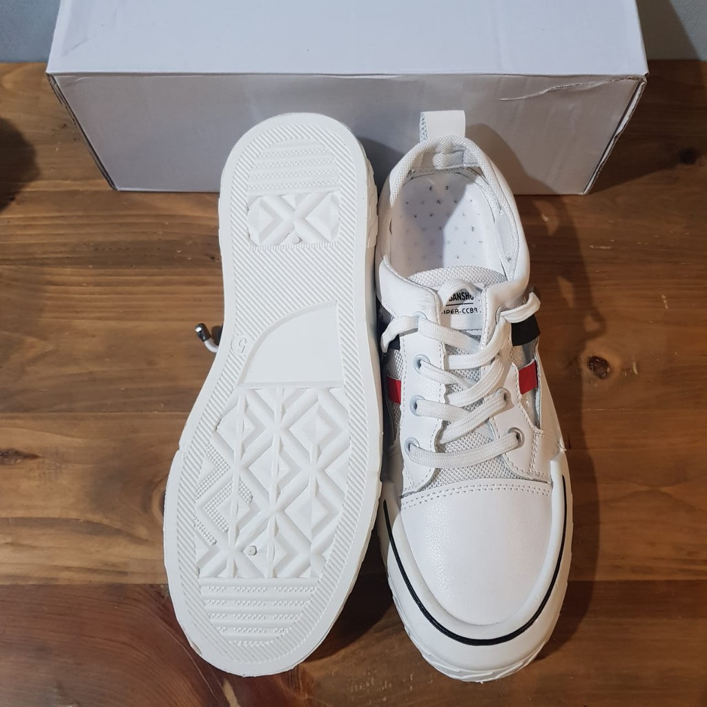 Sepatu Sneakers  Sederhana Wanita 008890