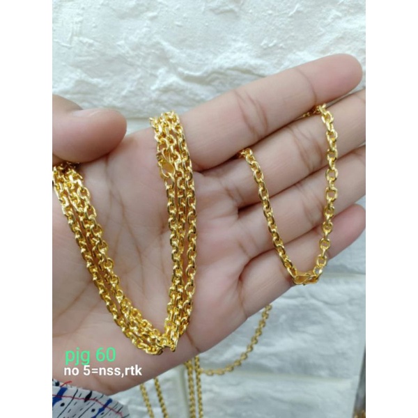 Rantai kalung replika mas 24 k yg golden,awtlet,ukuran 45cm (realnya 45-55cm),60cm (realnya 60-70cm) BERAT DITENTUKAN BERDASARKAN Besar kalung,bukan berat nya karena tidak ditimbang timbang karena hanya replika emas