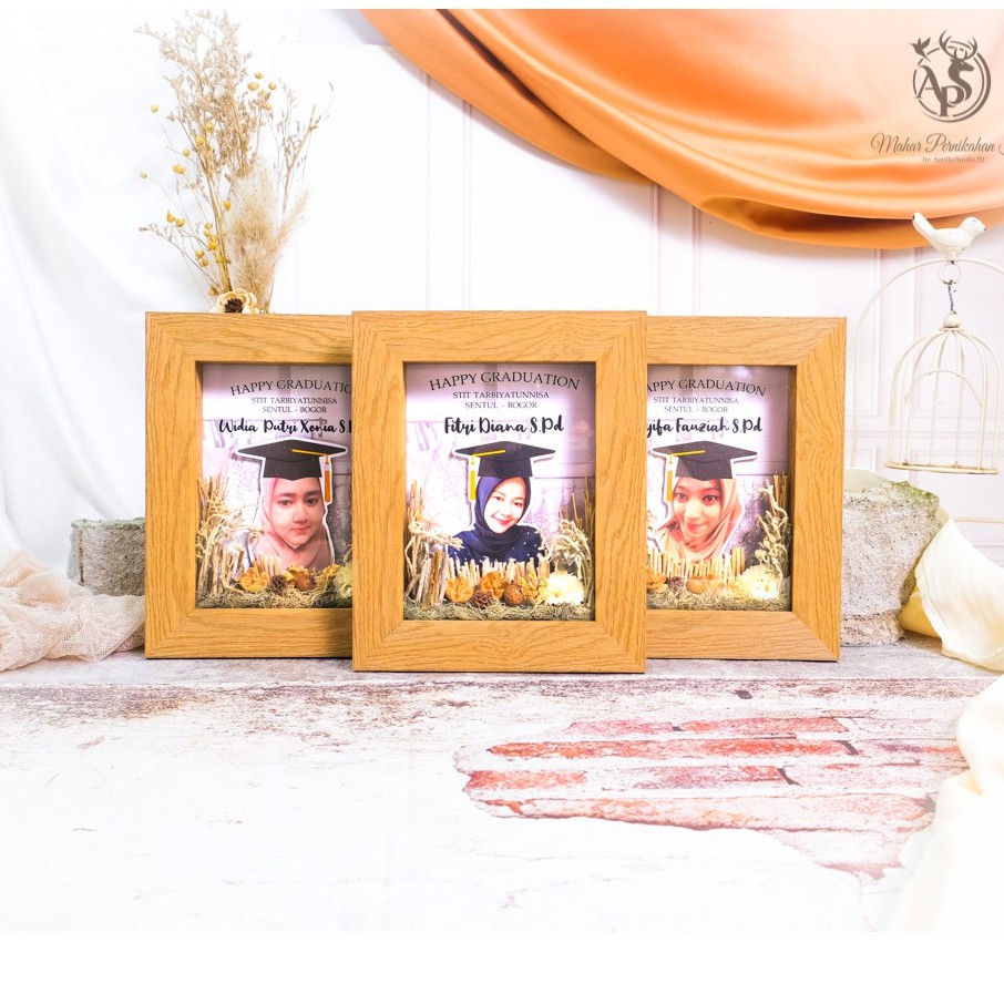 KADO WISUDA NAURA MINI, FRAME BINGKAI CUSTOM FOTO UKURAN 16x12 CM