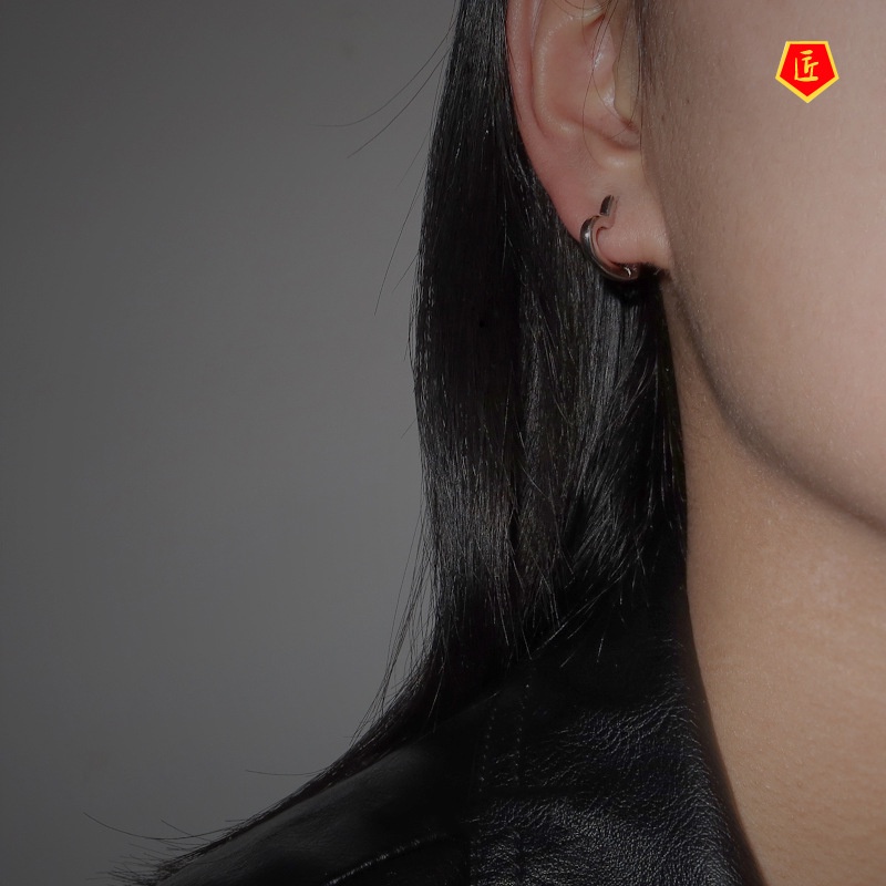 [Ready Stock]S925 Silver Heart-Shaped Small Ear Studs Trendy