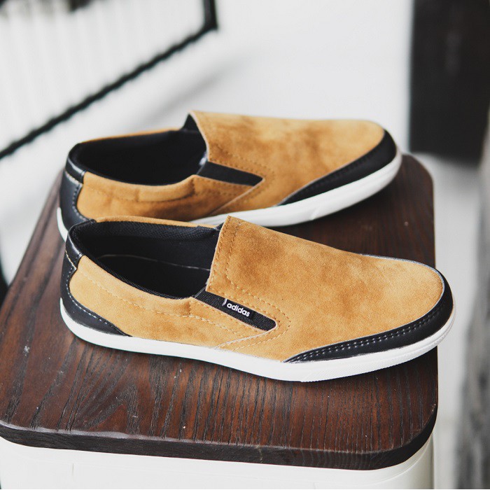 sepatu pria slop casual adidas advantage tan slip on suede murah