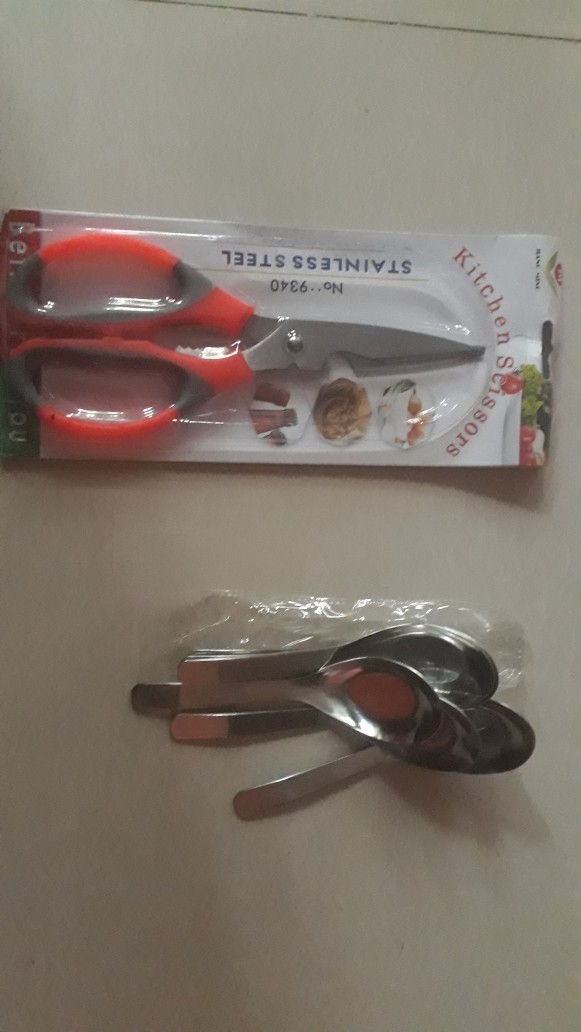 Gunting Dapur 4in1 Super Tajam Multi Fungsi / Pembuka Botol Dan Kacang