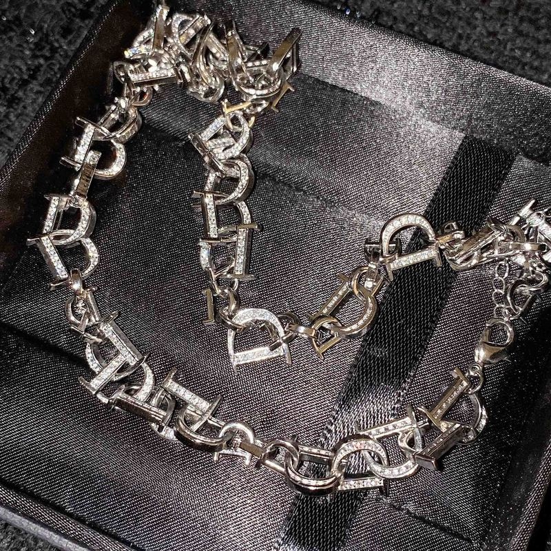 Kalung Rantai Dengan Liontin Huruf D Aksen Berlian Untuk Wanita