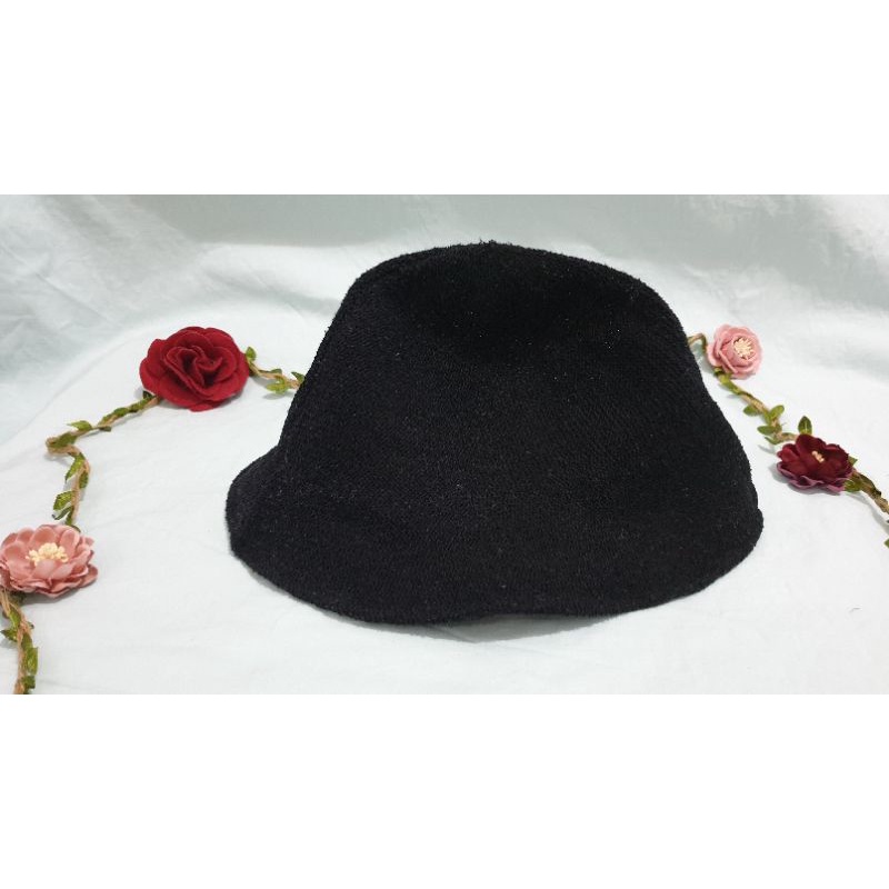 bucket hat black second