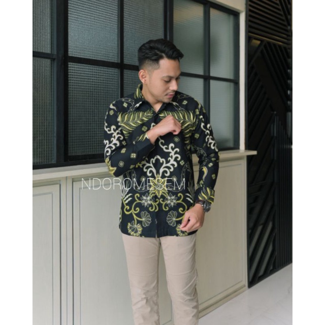 Batik Premium Terbaru Batik Warna Hatam eksklusif krisna prabumukti Bahan katun Lapis furing