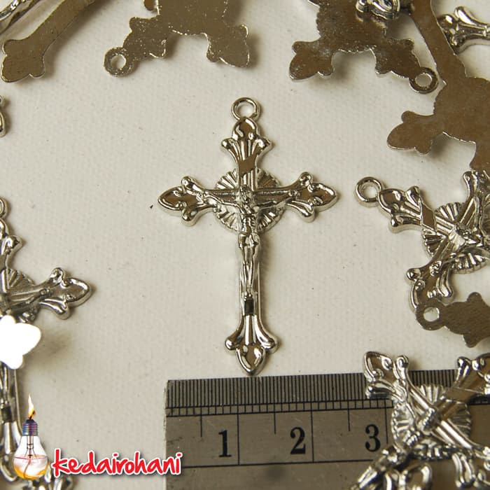 Bandul Salib Cross Logam Nikel Besar Souvenir Kalung Rosario Ganci