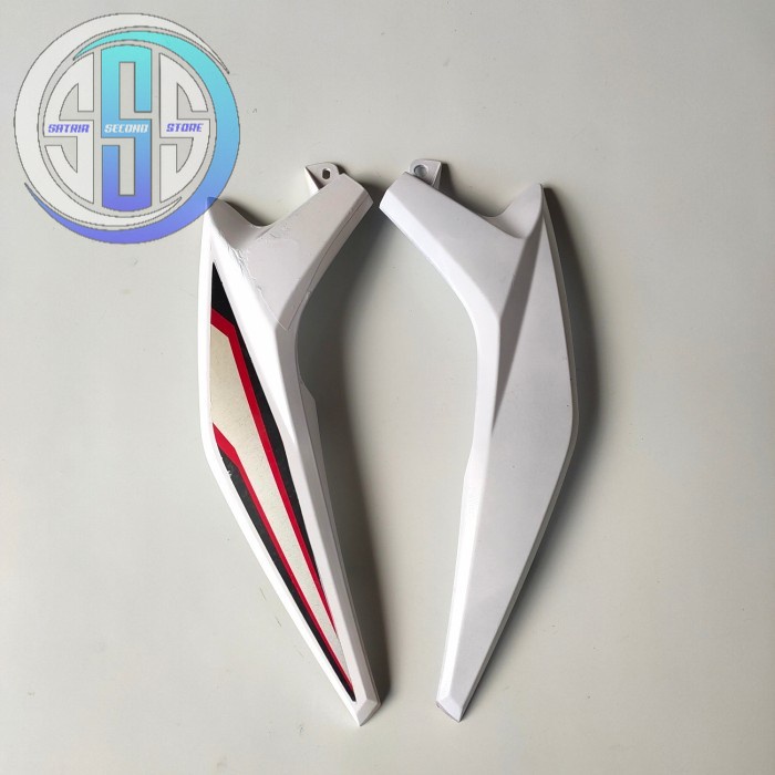COVER SAMBUNGAN BODY BODI DEPAN YAMAHA XEON RC GT 125 ORIGINAL