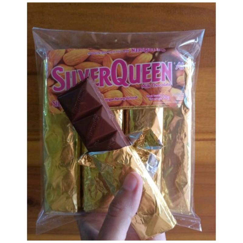 

Coklat silverqueen 30gr x 14pcs
