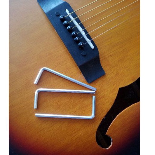 kunci L gitar akustik