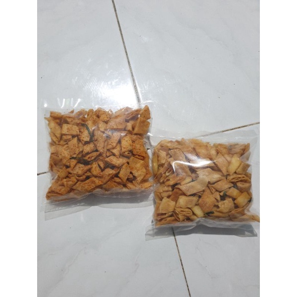 

Keripik Lumpia bisa plus daun jeruk 1 KG