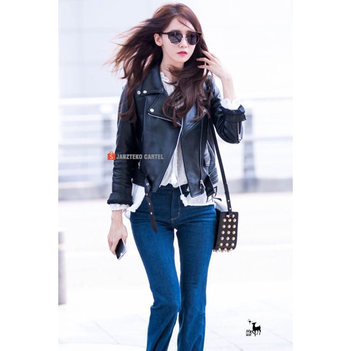 JNK x YOONA - Jaket Kulit Sintetis Wanita SNSD Korea KPOP Style Klovers Bahan Faux Synthetic Shirt Leather Jacket Rock N Roll Rocker Girlband Women Slim Fit Resleting Zipper Distro Import Cewek Remaja Dewasa Perempuan Anak Muda Terbaru 2023 Vintage Elegan