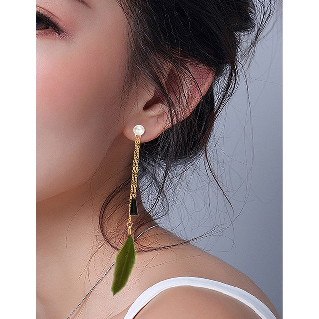 LRC Anting Tusuk Fashion Dark Green Alloy Chain Feather Tassel Pearl Earrings F29772