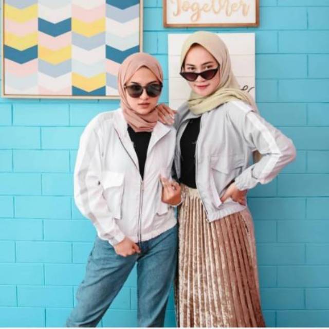Laura jaket parasut tipis 2tone/jaket cewek/jaket wanita sporty/jaket trendi muslimah/outer tipis