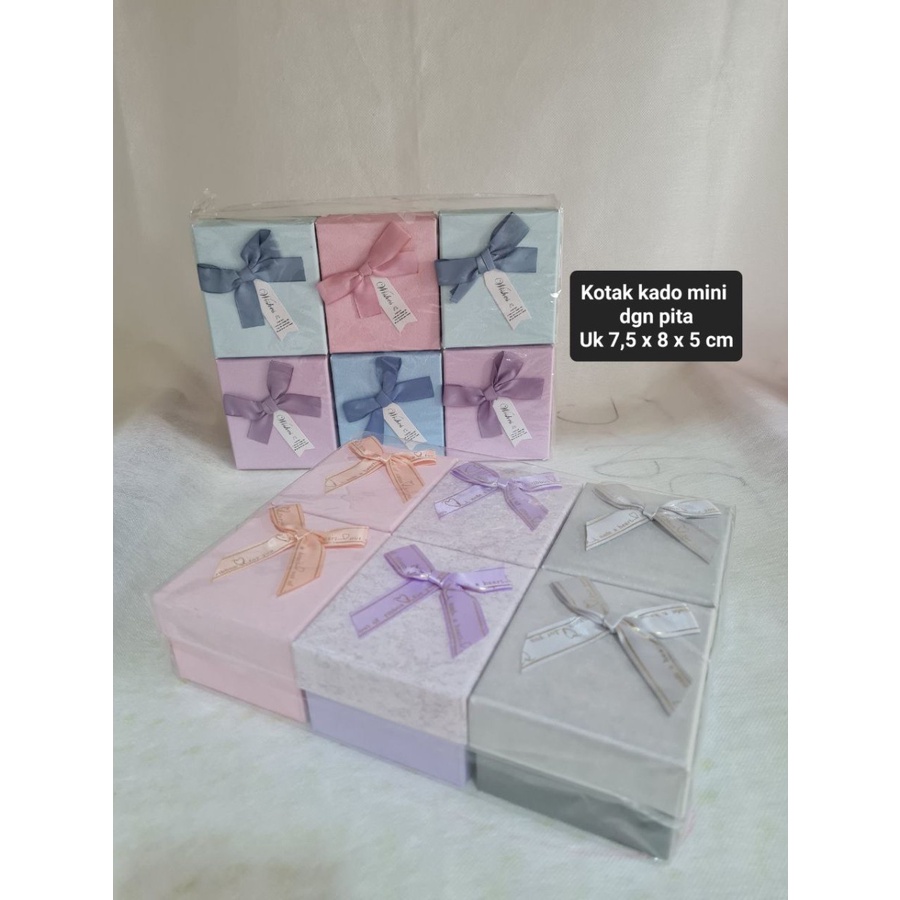 

Kotak Kado Segi Empat Mini Pita / Gift Box / Kotak Souvenir / Kotak Hadiah / Perlengkapan Pesta