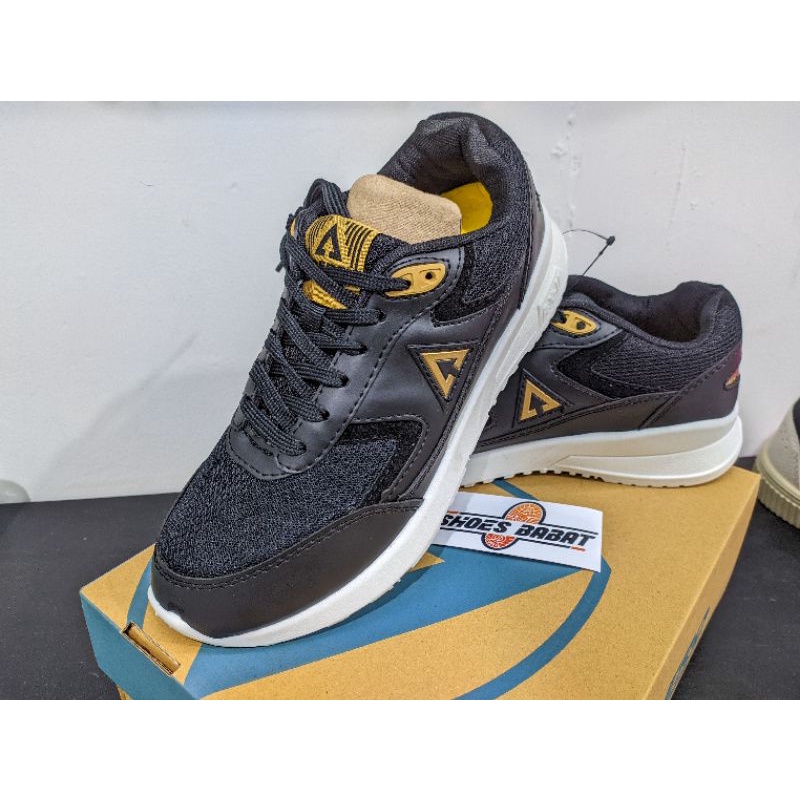 Aerostreet Osaka Hitam Emas- Sepatu Sneakers