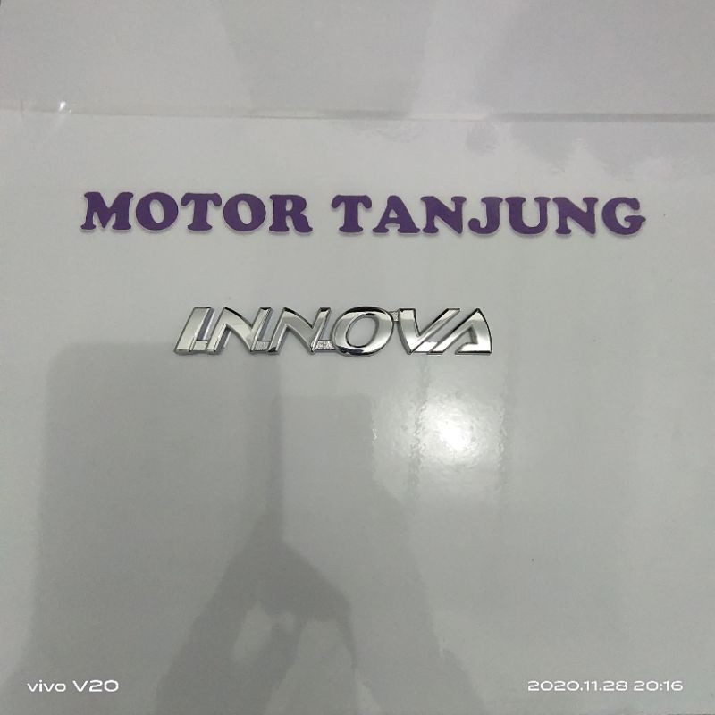 EMBLEM TULISAN INNOVA KECIL