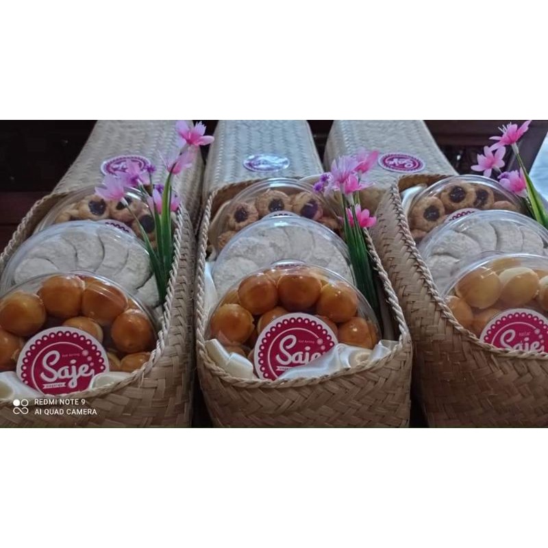 

paket parcel isi 3 kue saje