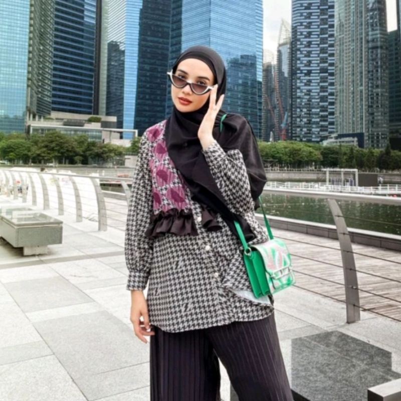 Betty blouse sz L Zaskia Sungkar