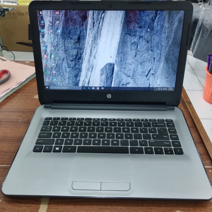 HP Pavilion 14-an004au AMD A8-7410 RAM4GB HDD500GB R5 W10