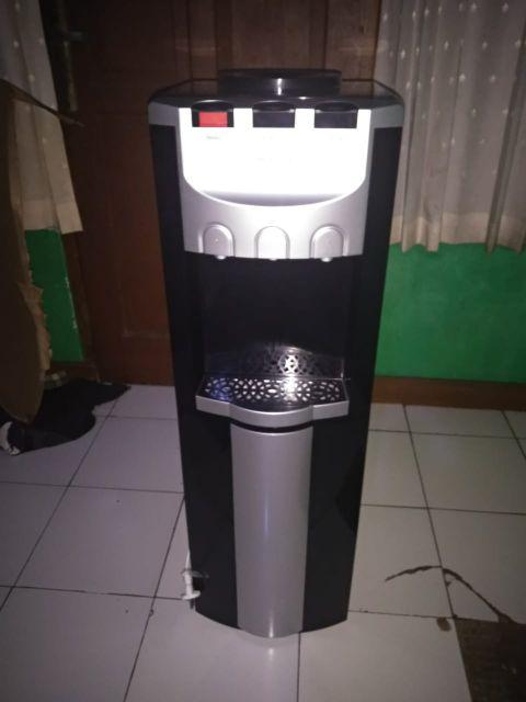 Dispenser Arisa Twd1xl/twd 1xl/twd 1 Xl/twd 1l/twd 1 L (galon Atas) 3kran Hot Warm Cool