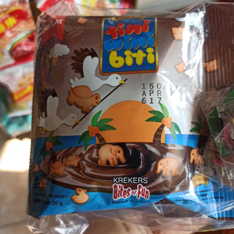 

Sobisco Tini Wini Biti - Besar Netto KREKERS Rasa Cokelat Bites or Fun