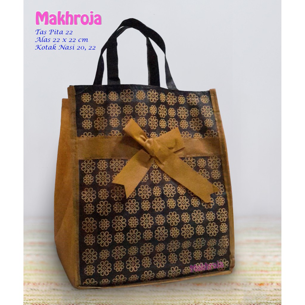 

Tas Hajatan Goodie Bag Pita Kotak 22 Batik Bunga Mocca Haitam