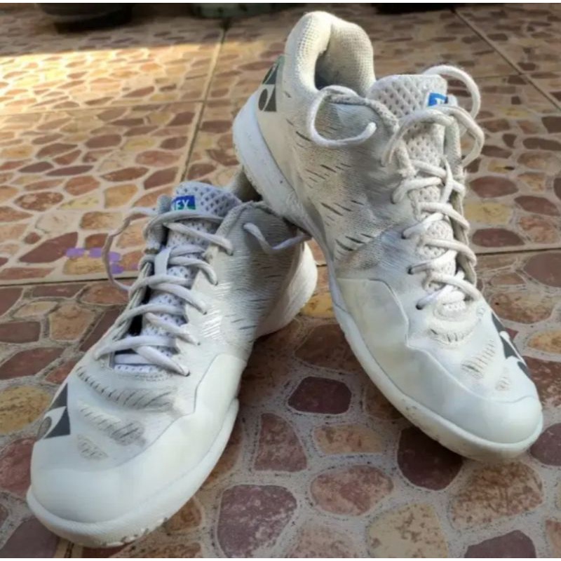 Sepatu Badminton Yonex Aerus Z white Original