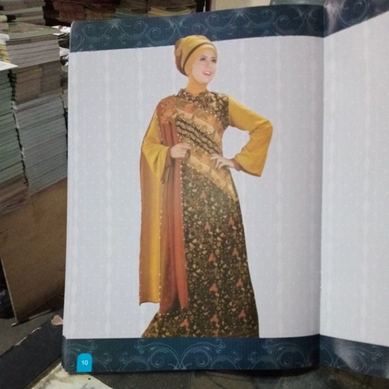 Buku Inspirasi Fashion Batik Muslimah (21×28cm)