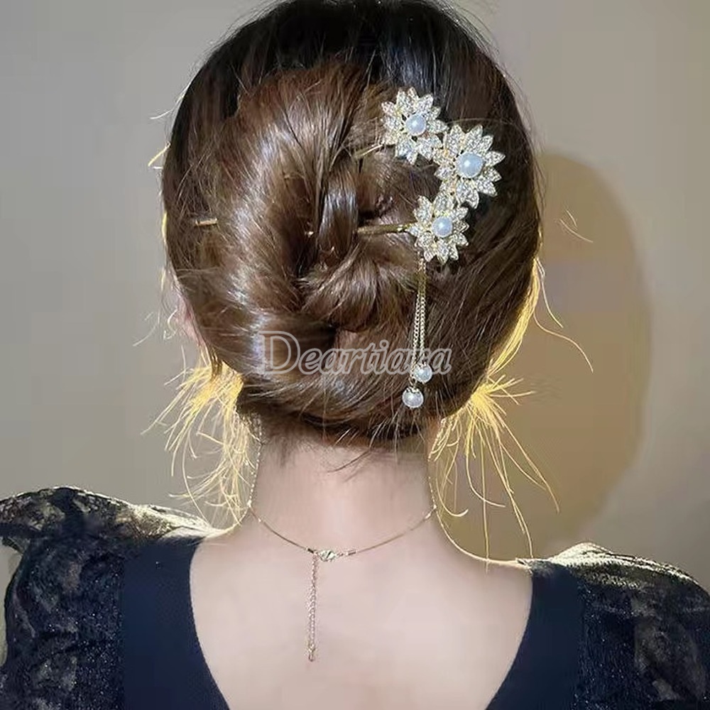 Jepit Rambut Desain Bunga Aksen Berlian