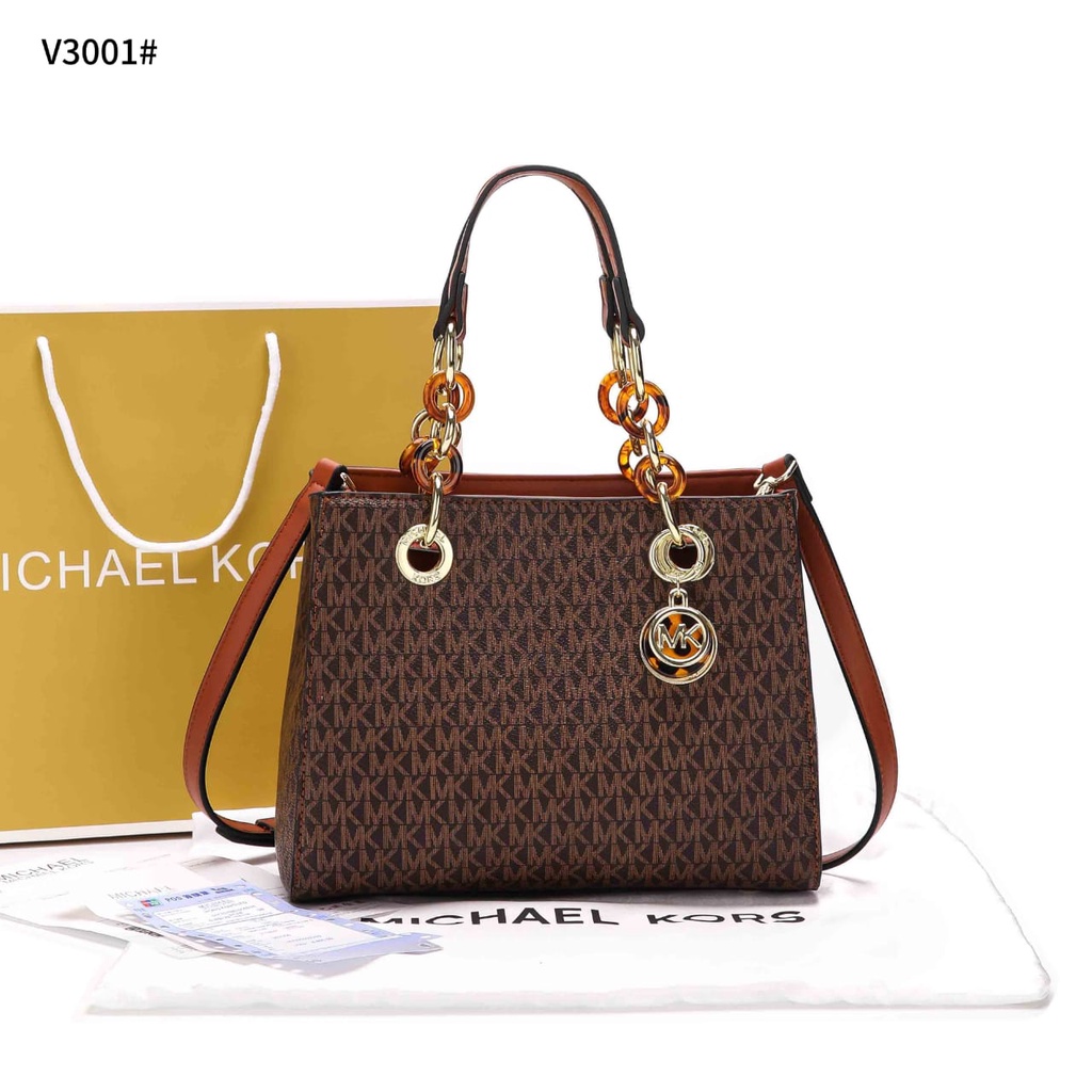 Shoulder Bag Gold Hardware V3001