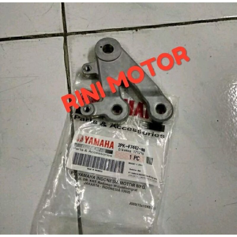 dudukan footstep depan r15 lama kiri original