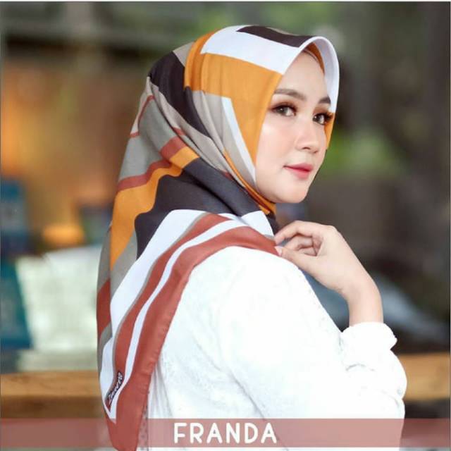 Hijab artis zaneva Franda