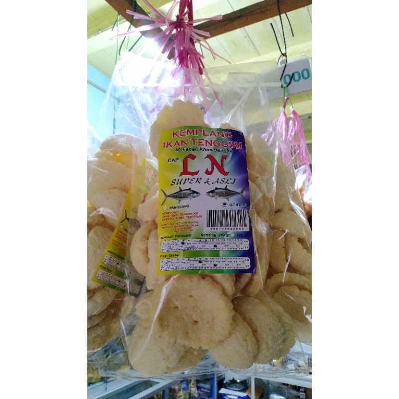 

LEK SNACK . Kemplang goreng rasa ikan merk LN "CEMILAN BANGKA