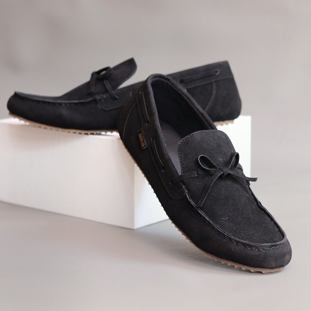 SEPATU CASUAL SLIP ON PRIA MULES SANTAI FORMAL KANTOR PESTA GEREJA KASUAL MOCCASIN PANSUS COWOK ORIGINAL SUEDE HITAM CREAM TRENDY MURAH SLOP SELOP TERBARU