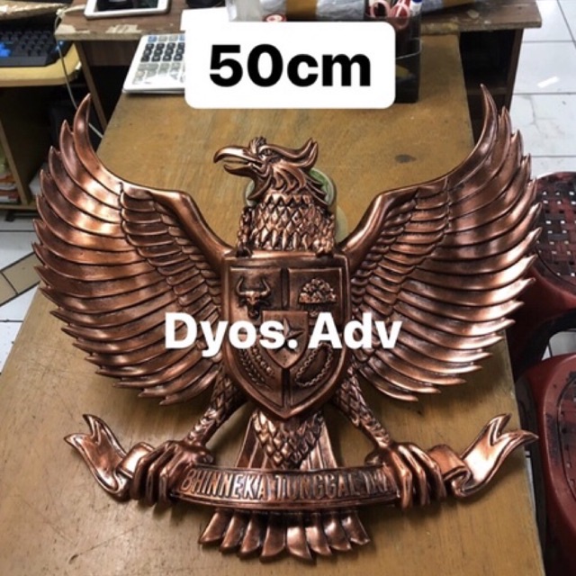 Patung pajangan garuda pancasila bahan fiber perunggu 50cm