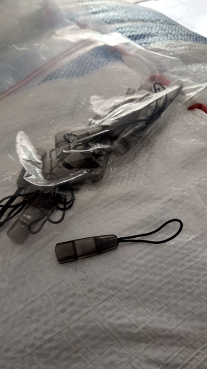 Puler Tarikan Resleting Peluit